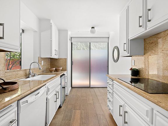 5th image of 817 5th St Unit B