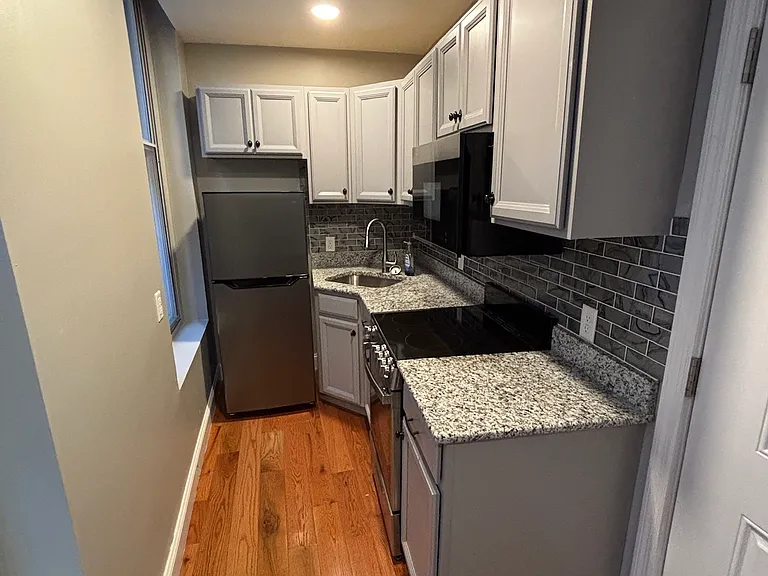 37 Maiden Ln #3B — Photo 9