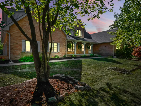 8517 Magnolia St, Saint John, IN 46373