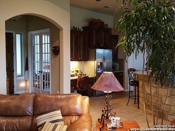 5th image of 638 Cambridge Dr