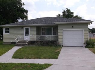 1711 Woodland Dr, Columbus, NE 68601