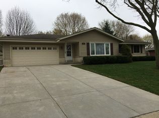 517 Cheyenne Dr, Waukesha, WI 53188