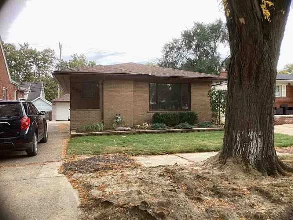 4 bed, 1200 sqft, $2,000 — Photo 2