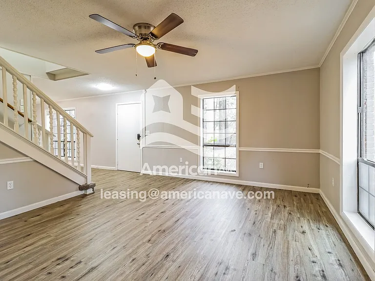 1293219_004_living_room_14219377.jpg