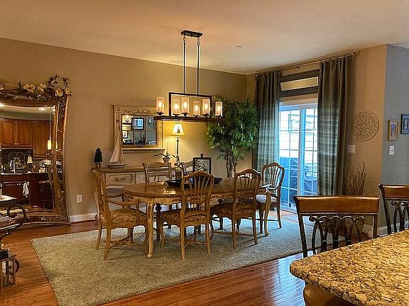 5th image of 255 Deepdale Dr