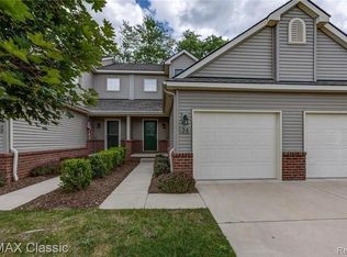 34 Millstone Dr, Waterford, MI 48328