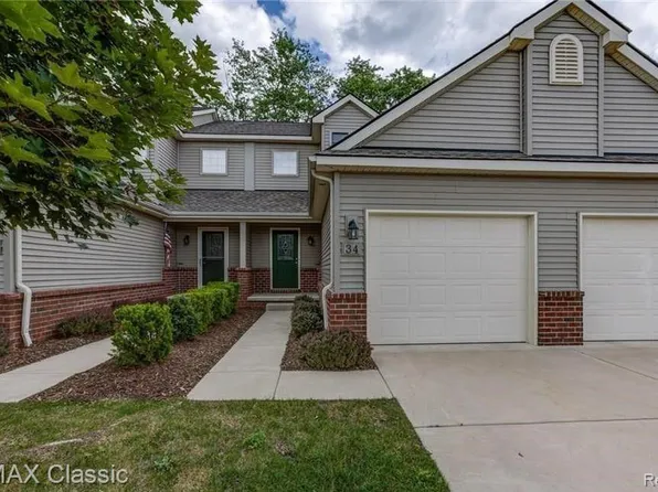 34 Millstone Dr, Waterford, MI 48328
