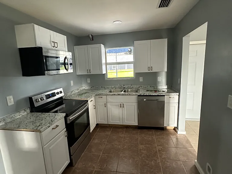 27218 Sunnybrook Rd #A — Photo 7