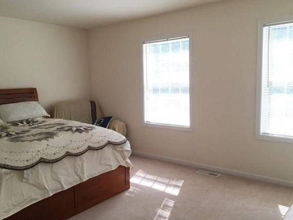 3rd image of 729 Oakwood Ave
