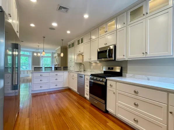 5 Strathmore Rd APT 3, Brookline, MA 02445