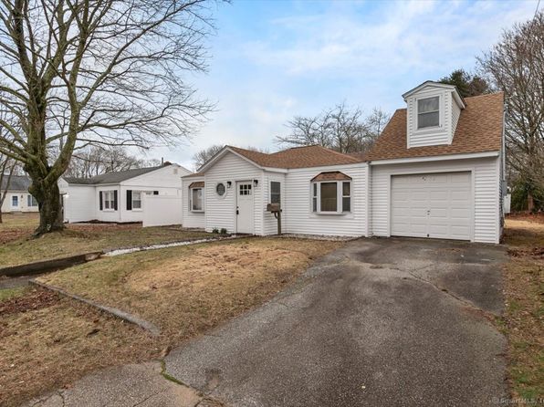 24 Woodlawn Ave, Waterford, CT 06385