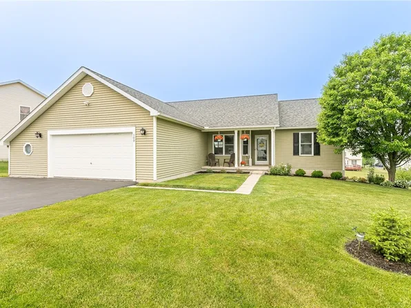 100 Doncaster Trl, West Henrietta, NY 14586