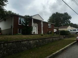 28 Bay View Dr, West Warwick, RI 02893