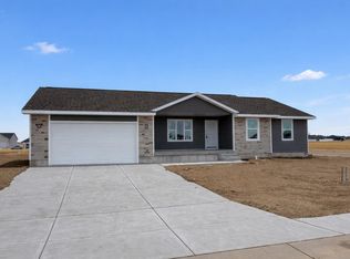 101 Revere Cir, Lexington, NE 68850