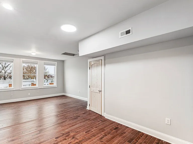 2928 W Oxford St #3 — Photo 8