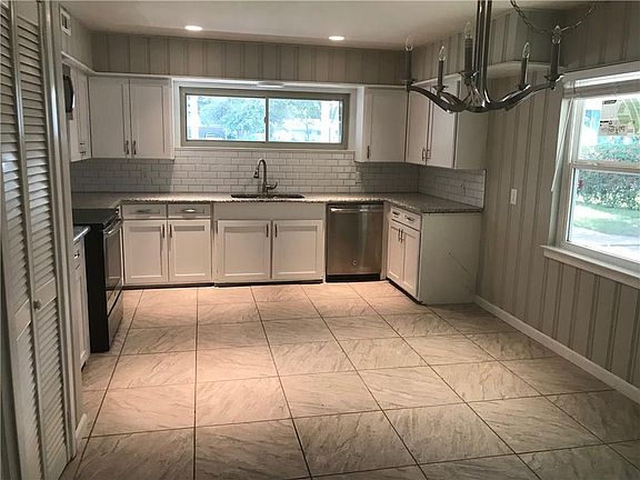 5th image of 1939 Pilgrim Dr