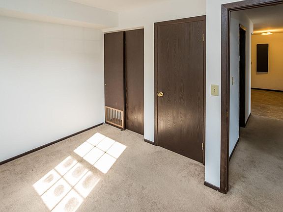 5th image of 1812 Treetop Dr APT 6