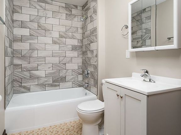 4th image of 2518 N Rockton Ave #4