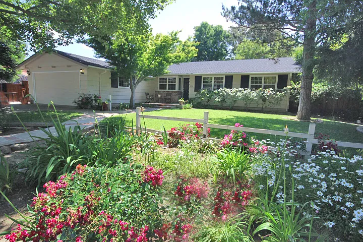 559 Candleberry Rd photo 1