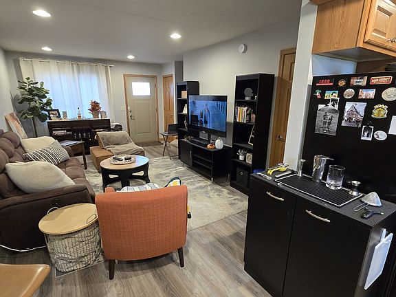 2nd image of 560 Cottonwood Dr #1