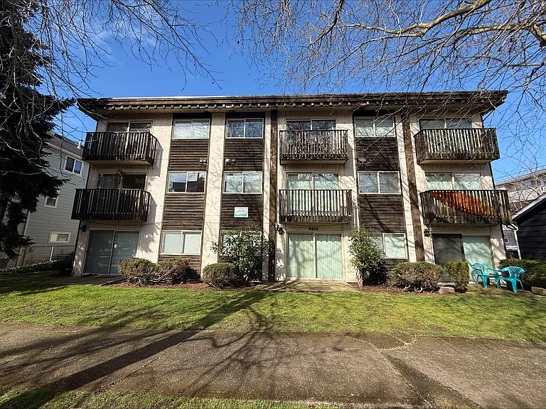 6014 SW Stevens St — Photo 1