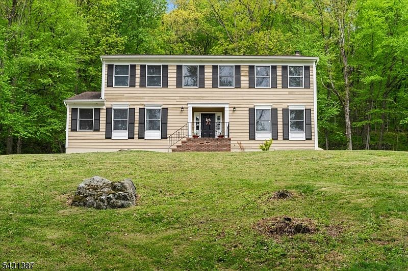 1st image of 40 Tamarack Rd
