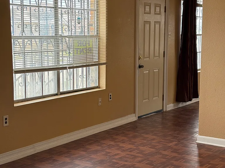 6633 Rue Louis Phillipe — Photo 2