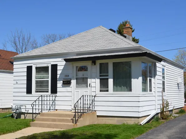 1708 E Eden Pl, Saint Francis, WI 53235