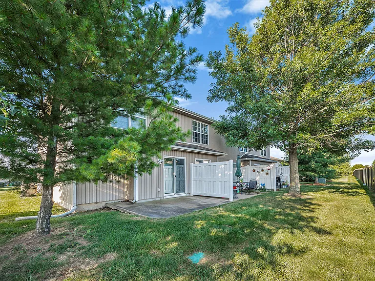 801 SW Peach Tree Ln — Photo 24