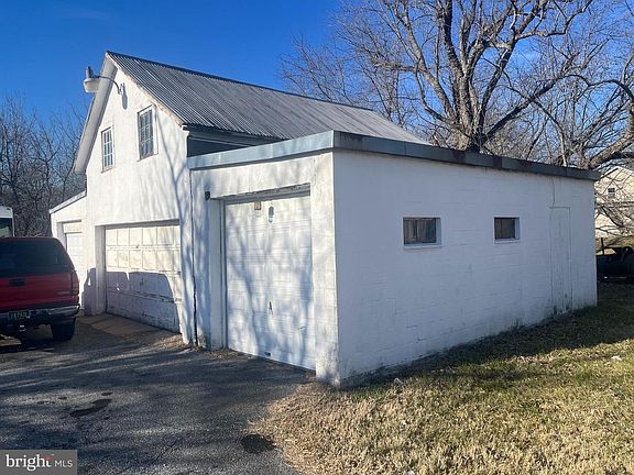 2nd image of 408 Marsh Rd