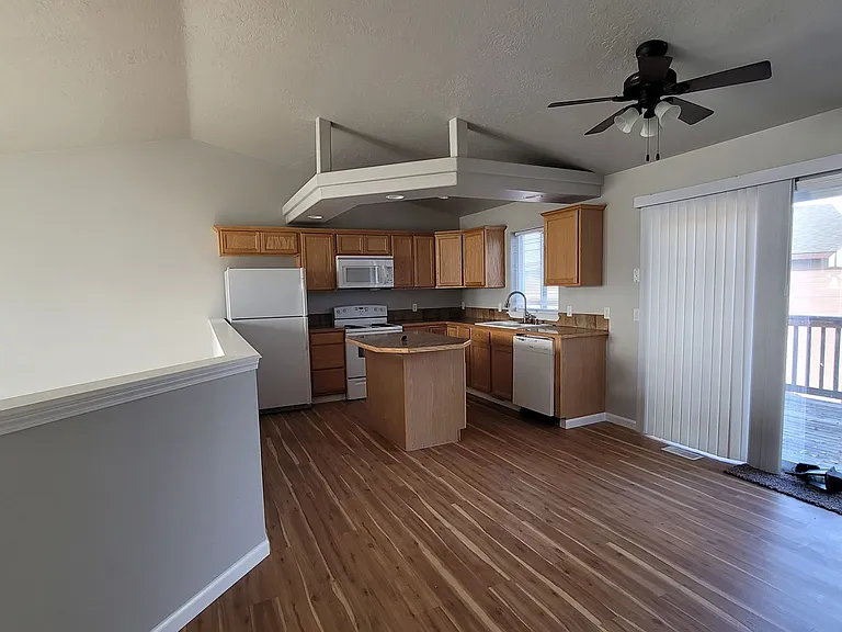 3200 Robinhood Loop — Photo 7