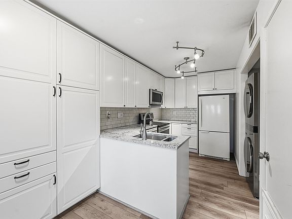 2nd image of 821 Dublin Dr APT 211