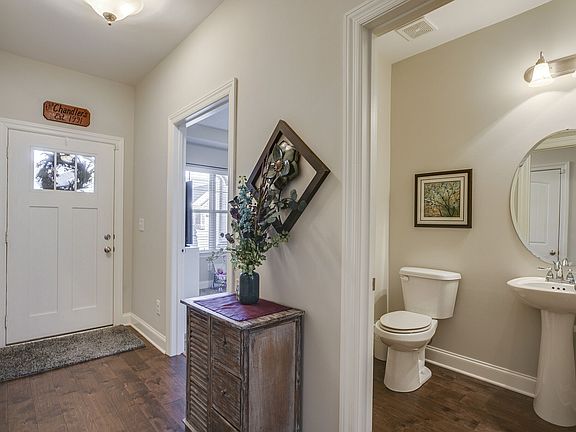 4th image of 2924 Stuyvesant Ln