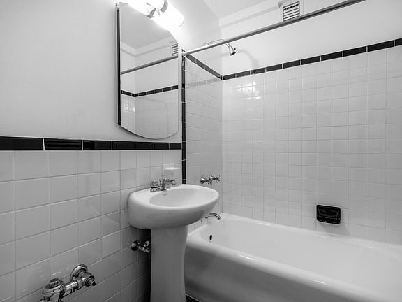 5th image of 310 E 44th St APT 723