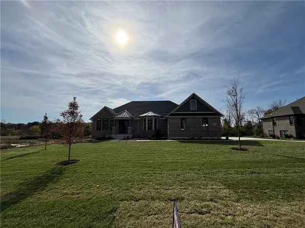 613 Christopher Dr, Centerville, OH 45458