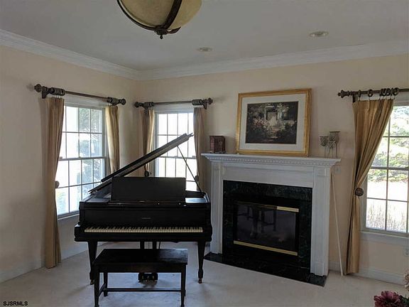 3rd image of 224 Mystic Dr