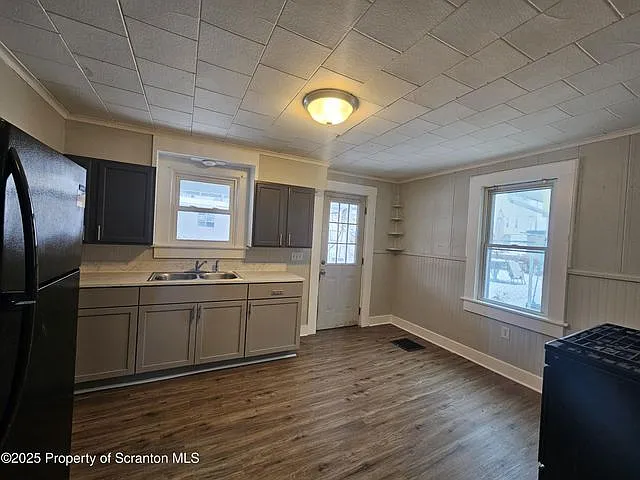 1045 Prescott Avenue - 1 — Photo 4