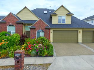 4050 NE Fairview Lake Way, Fairview, OR 97024