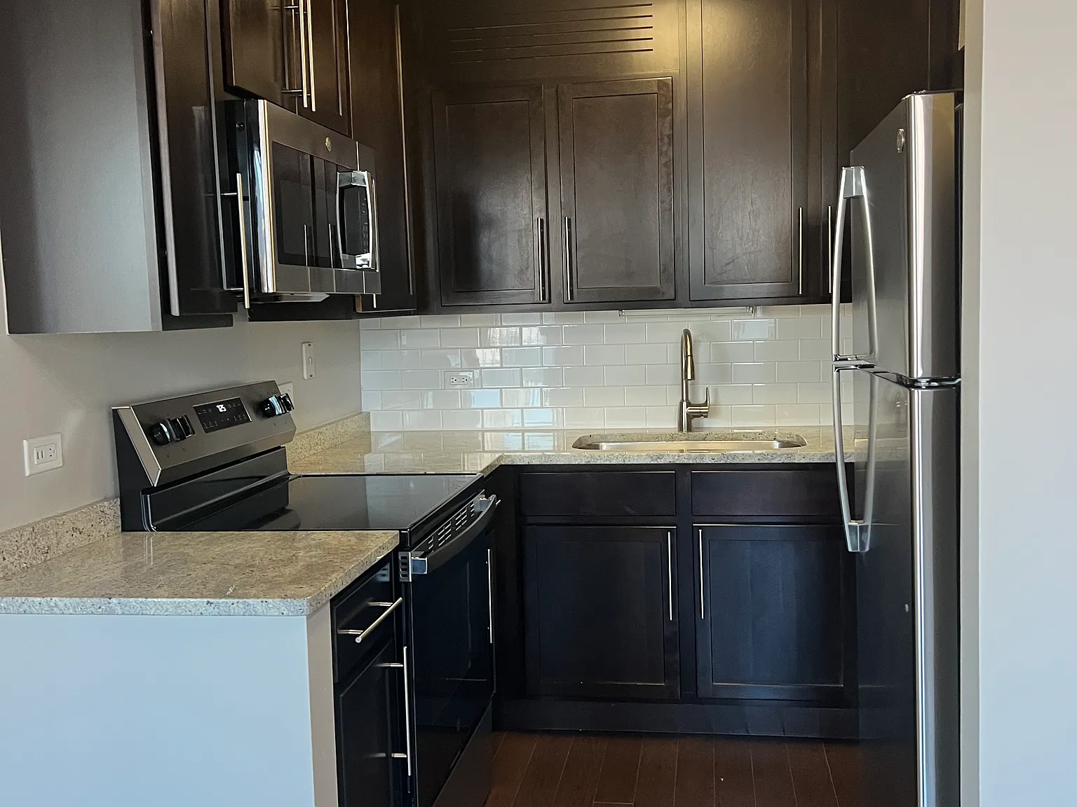 2 bed, 900 sqft, $3,550 — Photo 4