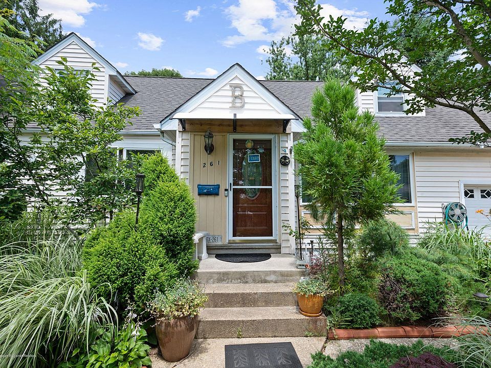 1st image of 261 Roosevelt Ave