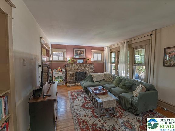 4th image of 169 Elm St