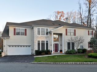 11 Love Ln, Roseland, NJ 07068