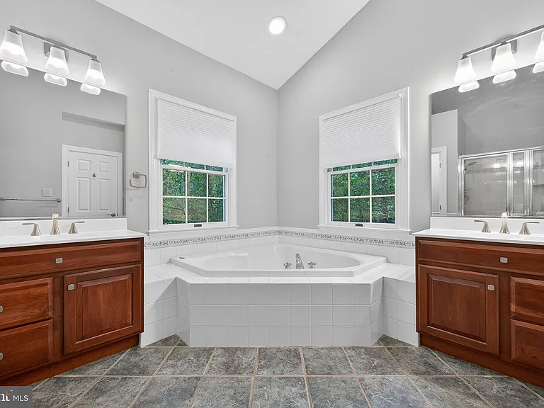 6601 Colchester Rd — Photo 36