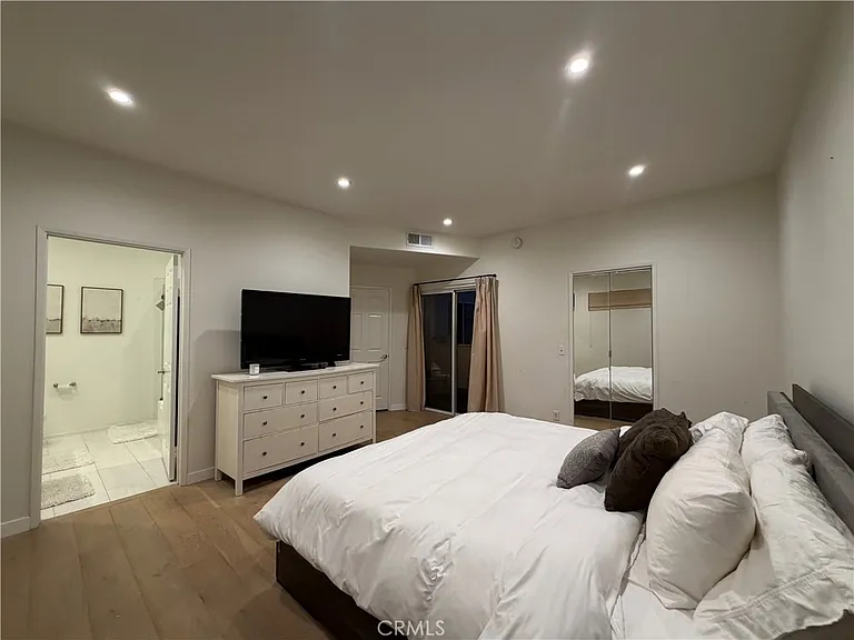 4970 Kester Ave #10 — Photo 9