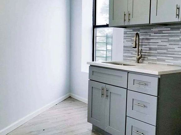2nd image of 1120 Fox St APT 4C