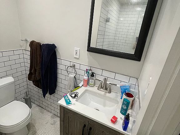 5th image of 173 Ludlow St APT 1B