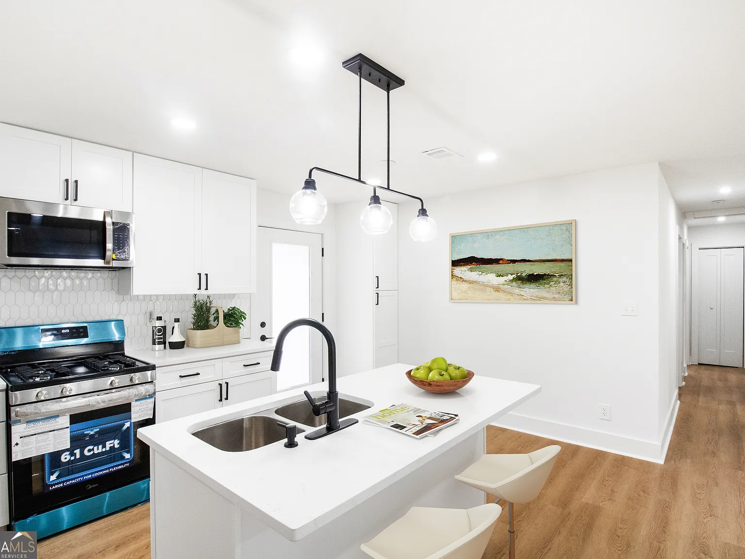 3 bed, 2.0 bath, 1215 sqft, $2,000 — Photo 4