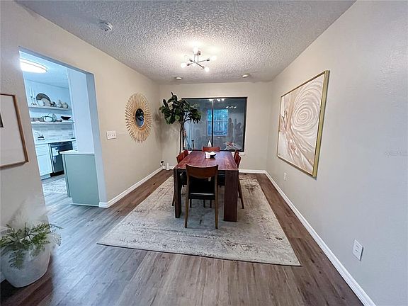 4th image of 16 Raintree Ct