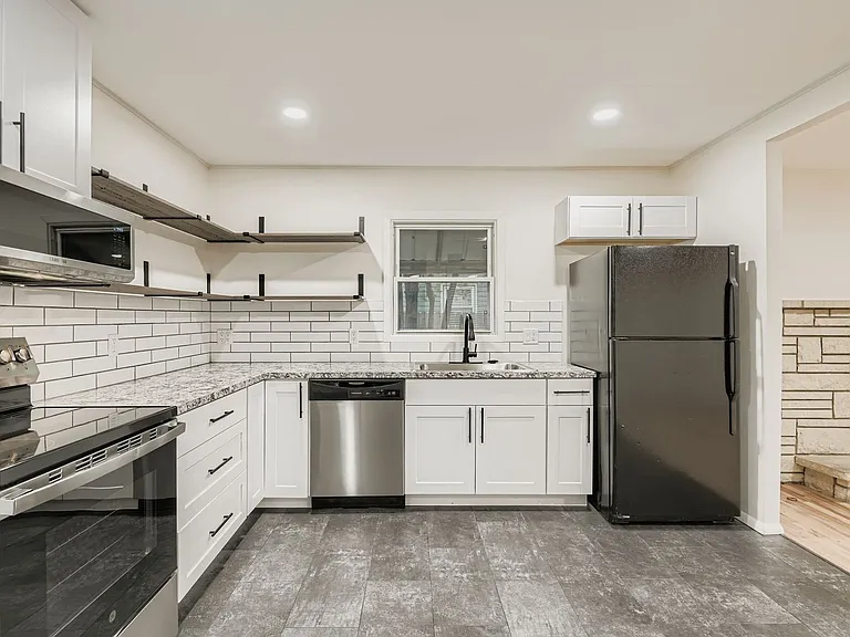 605 E Saint Elmo Ave — Photo 7