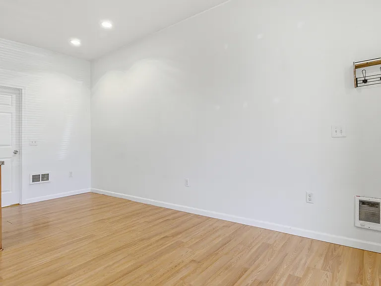 4303 SW Myrtle St — Photo 7